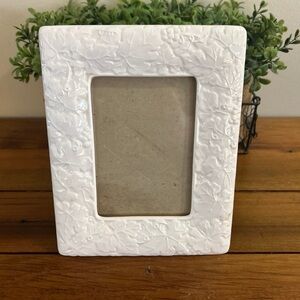Terragrafics Porcelain Ceramic Embossed 5x7 Photo Frame Free Stand